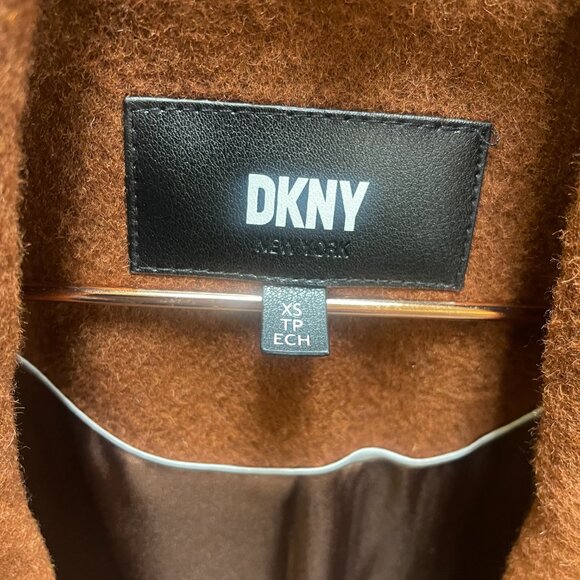 NWT XS Warm Brown DKNY Ladies Button-Up Outerwear/Coat with Zip Front Pockets - Picture 5 of 16